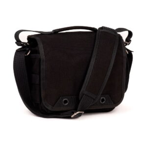 Think_Tank_Retrospective_5_V2_0-Musta_001 Think Tank Retrospective 5 V2.0 - Black is a black messenger bag with top handle, adjustable shoulder strap and two metal flaps on the front flap on a white background.