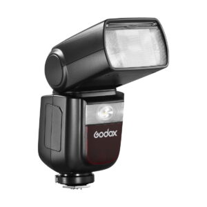 Godox-Ving-V860-III-TTL---Canon-4 Musta Godox Ving V860 III TTL-salama Canon-kameroille, jossa on suorakulmainen, ylöspäin suuntautuva läpikuultava salamapää, metallinen kiinnitysteline pohjassa ja Godoxin logo näkyvissä etupuolella.