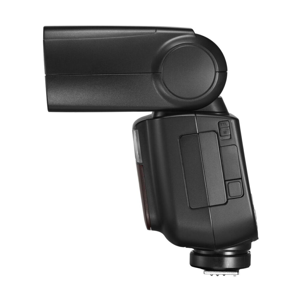 Godox-Ving-V860-III-TTL---Nikon-2 Godox Ving V860 III TTL -salama Nikon kameroille näkyy sivulta valkoista taustaa vasten, jolloin sen kallistusmekanismi ja ohjauspainikkeet paljastuvat.