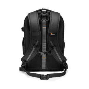 Lowepro_Flipside_300_AW_III-Musta_003 Lowepro Flipside 300 AW III -kamerareppu, musta, näkyy selästä pehmustetuilla olkahihnoilla, rintaremmillä, vyötäröhihnalla ja hienovaraisella Lowepro-logolla vasemmassa hihnassa - suunniteltu mukavaan, ergonomiseen kantamiseen ja järjestettyyn varustukseen.