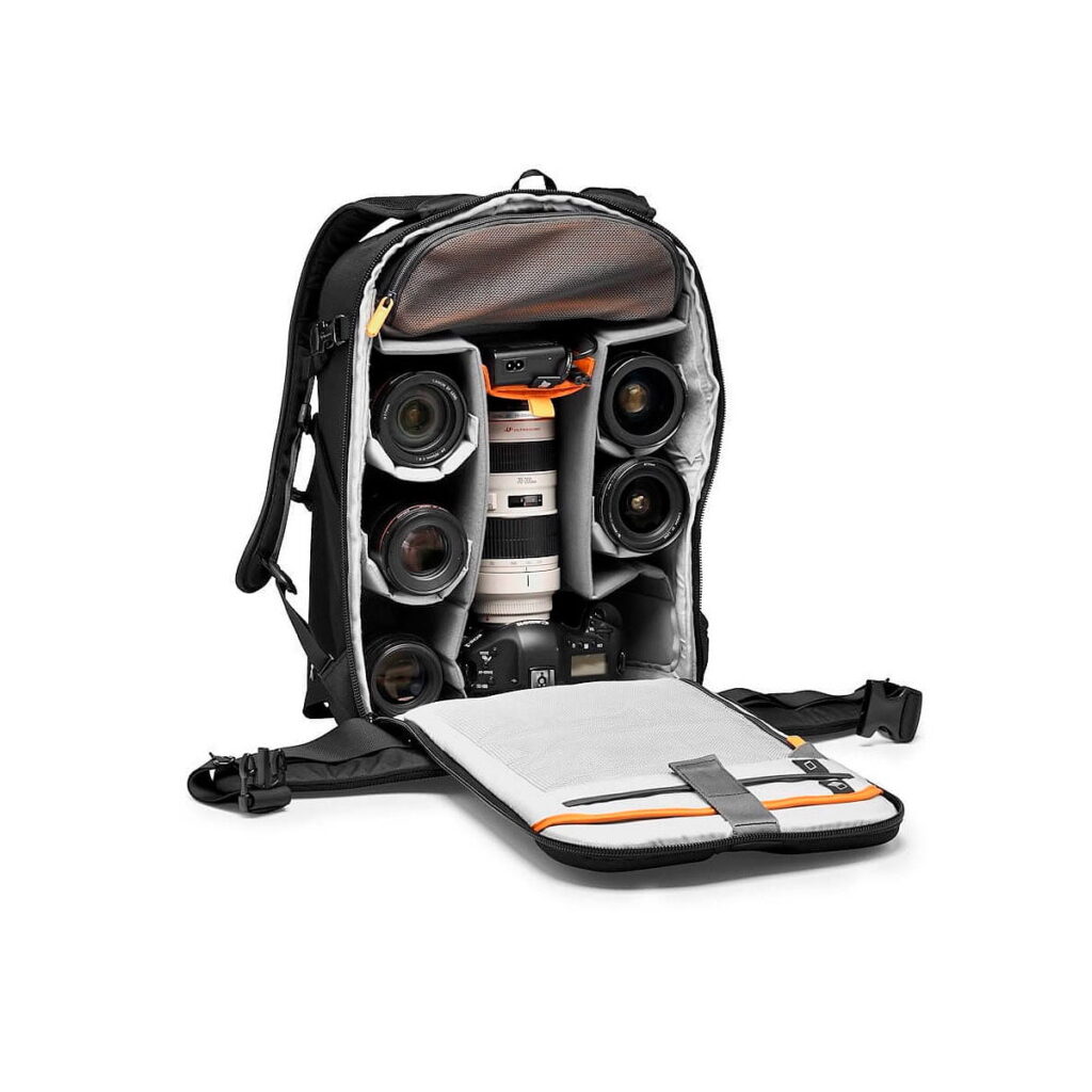 Lowepro_Flipside_400_AW_III-Musta_005 The Lowepro Flipside 400 AW III camera backpack, black, opens to reveal organised compartments for camera lenses, camera body and accessories. Its lie-flat lid reveals a padded interior for secure storage.