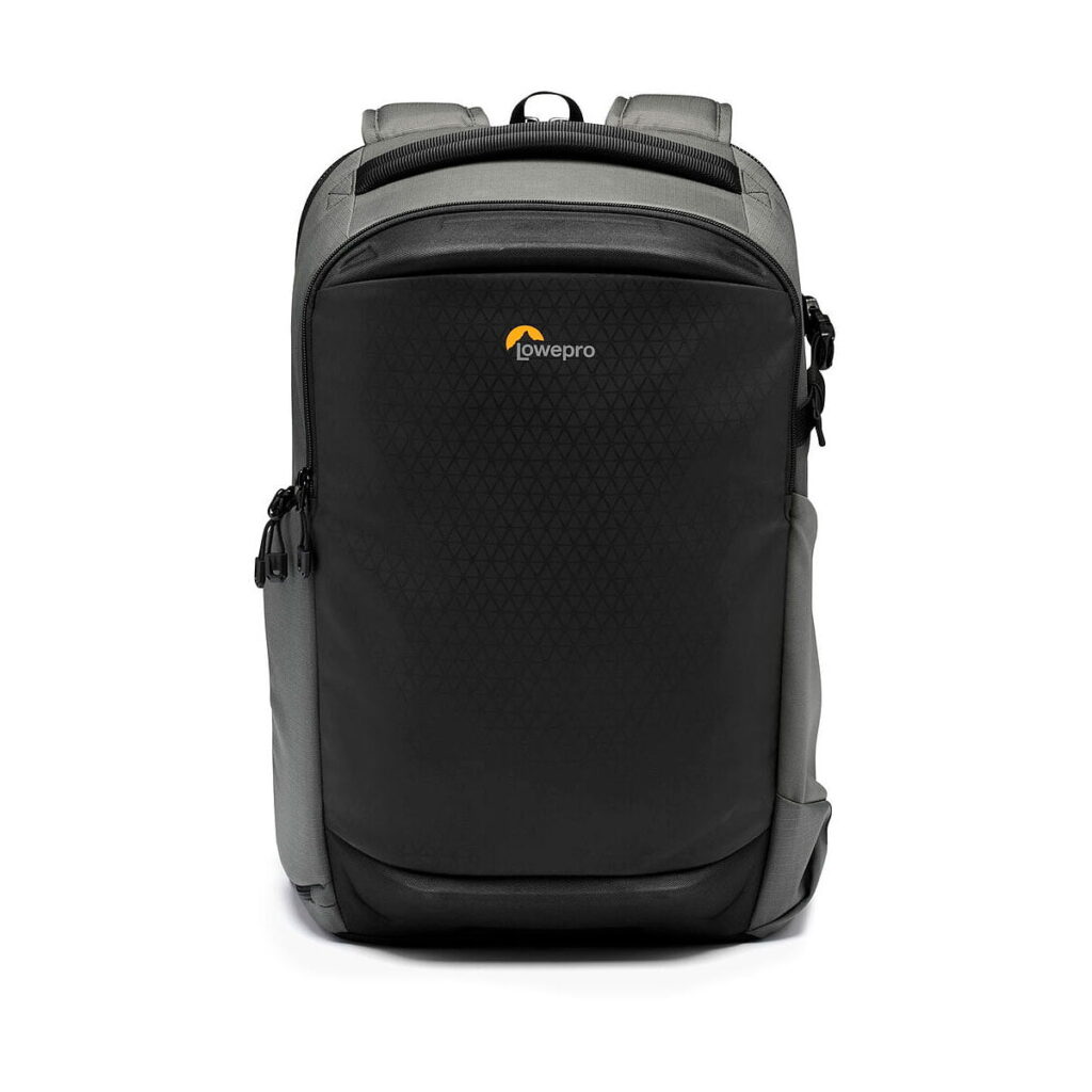 Lowepro_Flipside_400_AW_III-Tumma_Harmaa_001 Lowepro Flipside 400 AW III -kamerareppu tummanharmaana sisältää pehmustetut olkahihnat, vetoketjullisen etutaskun ja Lowepro-logon etupaneelin yläosassa, kaikki tyylikkäässä, modernissa muotoilussa.
