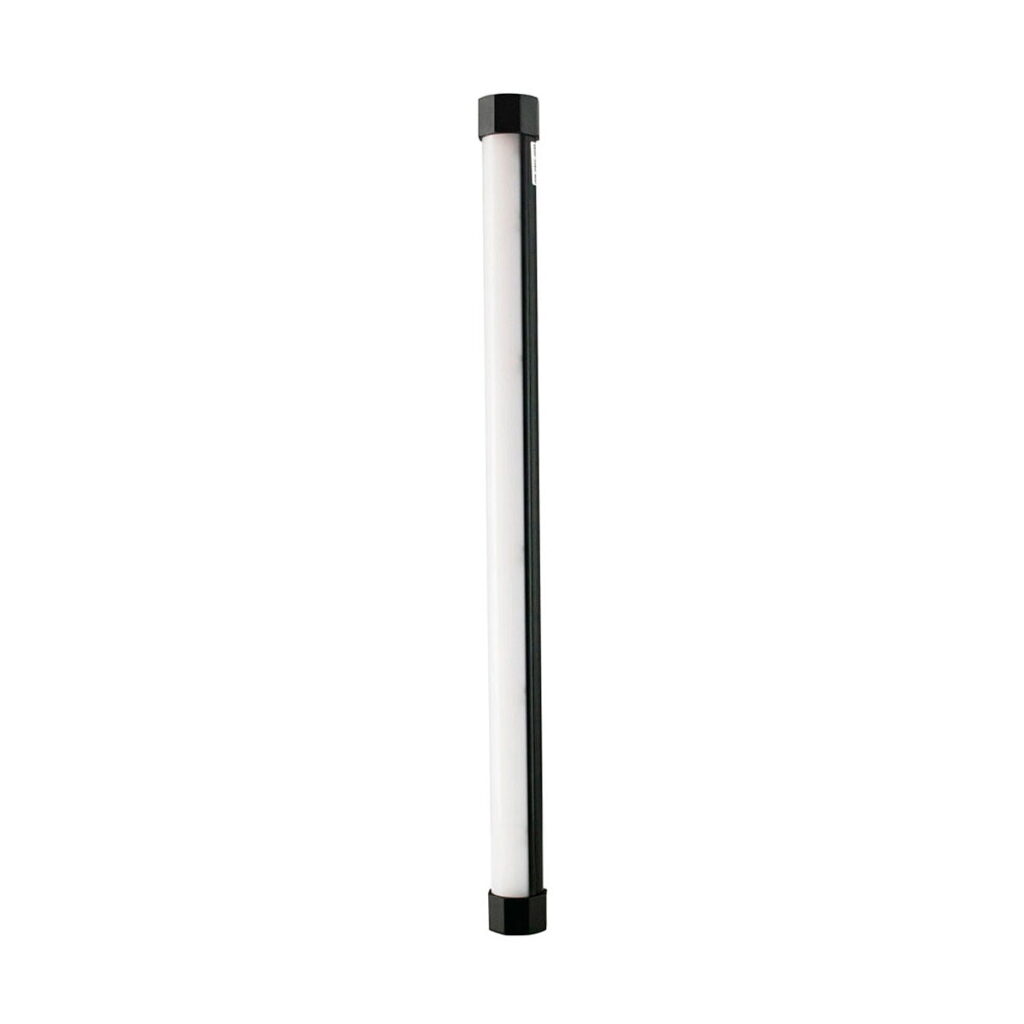 NANLITE PavoTube II 15X 1kit on pitkä, sylinterimäinen LED-putkivalaisin, jossa on valkoinen diffuusori ja mustat päätykappaleet. Se on esitetty pystysuorassa valkoista taustaa vasten.