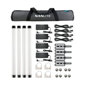 Nanlite_PavoTube_II_15X_4kit_001 NANLITE PavoTube II 15X 4kit sisältää neljä putkivalaisinta, virtasovittimet kaapeleineen, kiinnikkeet ruuveineen, kannattimet, kiinnittimet ja kantolaukun - kaikki siististi järjestetty valkoisella pohjalla.
