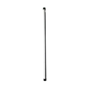 NANLITE PavoTube II 30X 1kit on pitkä, sylinterimäinen LED-valoputki, jossa on valkoinen keskusta ja mustat päätykappaleet, jotka näkyvät pystysuorassa valkoista taustaa vasten.