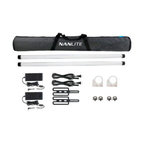 Nanlite_PavoTube_II_30X_2kit_001 NANLITE PavoTube II 30X 2kit sisältää mustan kantolaukun, kaksi putkivalaisinta, kaksi virtalähdettä kaapeleineen, kaksi kirkasta kiinnityskorvaketta, kaksi mustaa kiinnityslevyä ja neljä pientä kiinnitysruuvia.