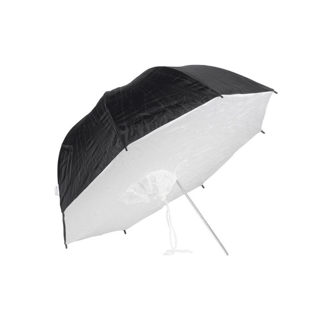 Quadralite_84_White_Umbrella_Softbox_001 Quadralite Umbrella Softbox 84cm on mustavalkoinen malli, jossa on heijastava sisus ja hopeinen akseli, joka näkyy valkoisella taustalla.