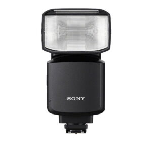 Etukuva mustasta Sony HVL-F60RM2 -kamerasalamalaitteesta, jossa on suorakulmainen läpikuultava salamapää ja SONY-logo ja joka on suunniteltu asennettavaksi kameran päälle.