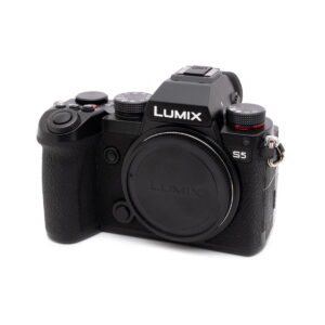 Panasonic Lumix DC-S5 (SC 1100, Kunto K4.5, sis.ALV24%) - Käytetty