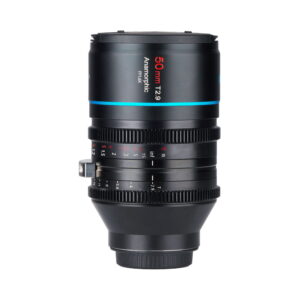 sirui_anamorphic_50mm_16x_01 Sirui Anamorphic Lens 1.6x 50mm t/2.9 Canon RF -objektiivi mustana on pystyssä valkoisella pohjalla, ja siihen on merkitty tarkennus- ja aukkorenkaat mittauksia varten sekä sininen korostus yläreunan lähellä.