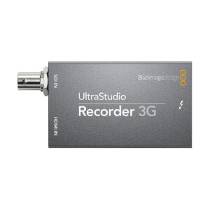 BlackMagic_UltraStudio_Recorder_3G_003 Blackmagic Ultrastudio Recorder 3G:n ylhäältä katsottuna sen harmaa runko on merkitty tuotenimellä, ja siinä on sekä SDI IN- että HDMI IN -portit.
