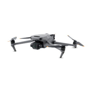 DJI_Mavic_3_Fly_More_Combo_005 DJI Mavic 3 Fly More Combo -lennokissa on harmaa runko, neljä oransseilla kärjillä varustettua potkuria ja valkoinen etukamera.