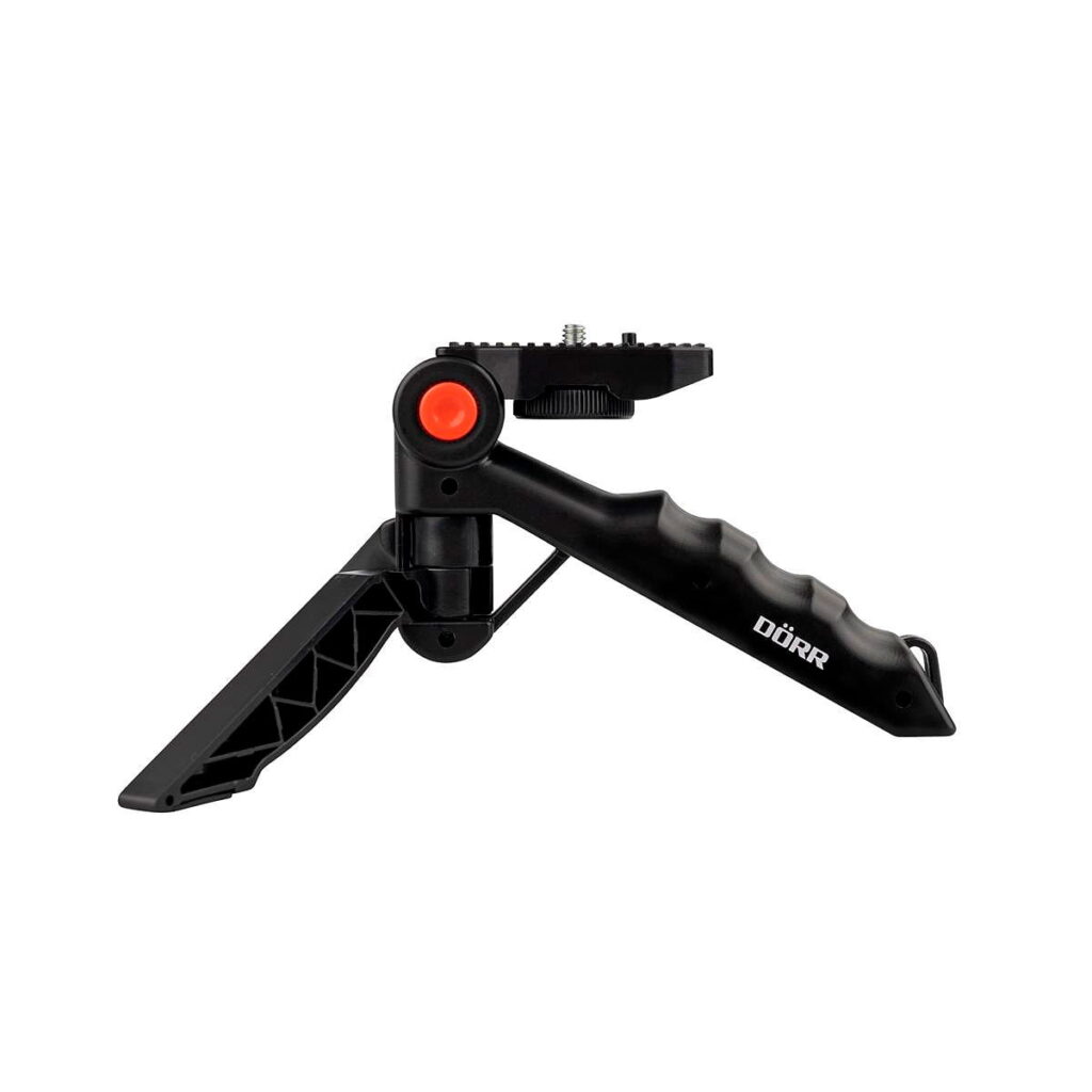 Dörr_VL-5_Vlogging_Kit_Mikrofonilla_004 Dörr VL-5 Vlogging Kit Mikrofonilla mustassa kompaktissa Dörr VL-5 Vlogging Kit -jalustassa on pistoolikahvainen muotoilu, kuvioitu kahva, punainen säätöpainike ja DÖRR-logo sivulla; kuvassa sivuprofiili.