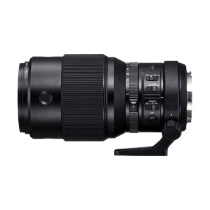 Fujinon_250mm_f_4_R_LM_OIS_WR_002 Mustassa Fujifilm Fujinon GF 250mm f/4 R LM OIS WR -objektiivissa on useita säätökytkimiä, tarkennusrengas ja jalustan kaulakiinnitys.