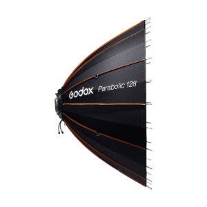 Godox_Parabolic_128_Reflector_Kit_005 Musta Godox Parabolic 128 -heijastinsarja oransseilla korostuksilla näkyy sivulta valkoisella pohjalla, ja siinä on syvä kupolimuotoinen muotoilu, jota metallitangot tukevat.