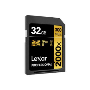Lexar_Pro_2000X_SDHC_SDXC_UHS-II_U3_V90_R300_W260_32GB_001 Lexar Pro 2000X SDHC/SDXC UHS-II U3 (V90) 32GB muistikortti, jonka lukunopeus on jopa 300MB/s ja kirjoitusnopeus 260MB/s, ja jossa on musta ja kultainen etiketti.
