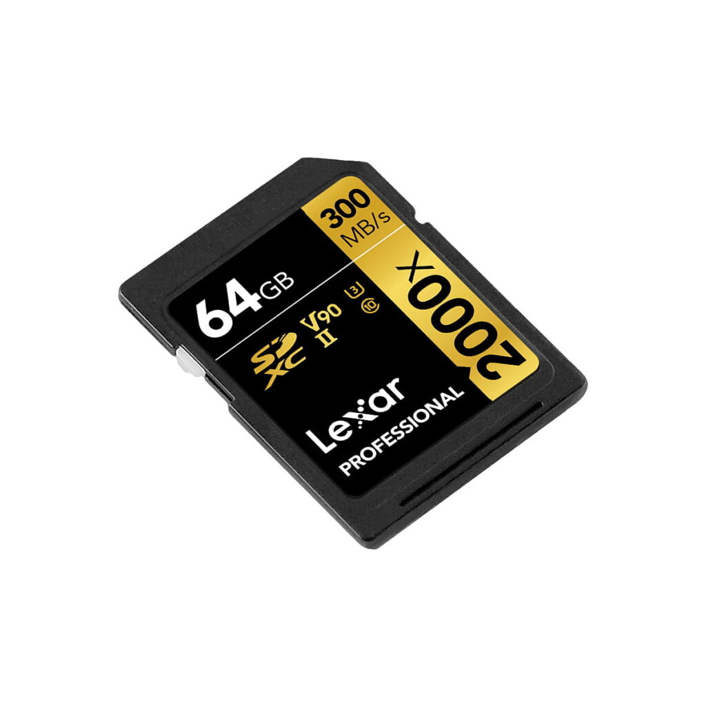 Lexar Pro 2000X SDHC/SDXC UHS-II U3 (V90) 64GB muistikortti, jonka lukunopeus on jopa 300MB/s ja kirjoitusnopeus 260MB/s, kuvassa musta ja kultainen etiketti.