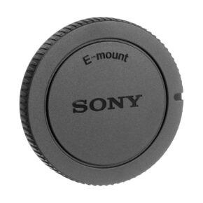 Sony_ALC-B1EM Sony ALC-B1EM E-sarjan runkotulppa, musta runkotulppa E-mount-kameroille, näkyy valkoisella pohjalla, jossa on kuvioidut reunat pitoa varten ja Sony-logo ja "E-mount"-teksti etupuolella.