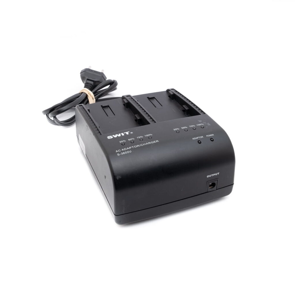 swit_laturi Swit S-3602U Dual Charger (sis.ALV24%) - Käytetty