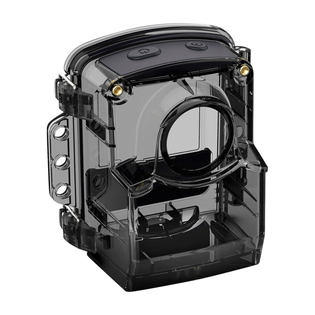 Brinno_ATH1000_Underwater_Housing_001 Brinno ATH1000 Waterproof Housing on läpinäkyvä musta muovinen kamerakotelo, jossa on suuri pyöreä linssiaukko, sivusaranat ja kaksi pyöreää painiketta päällä.