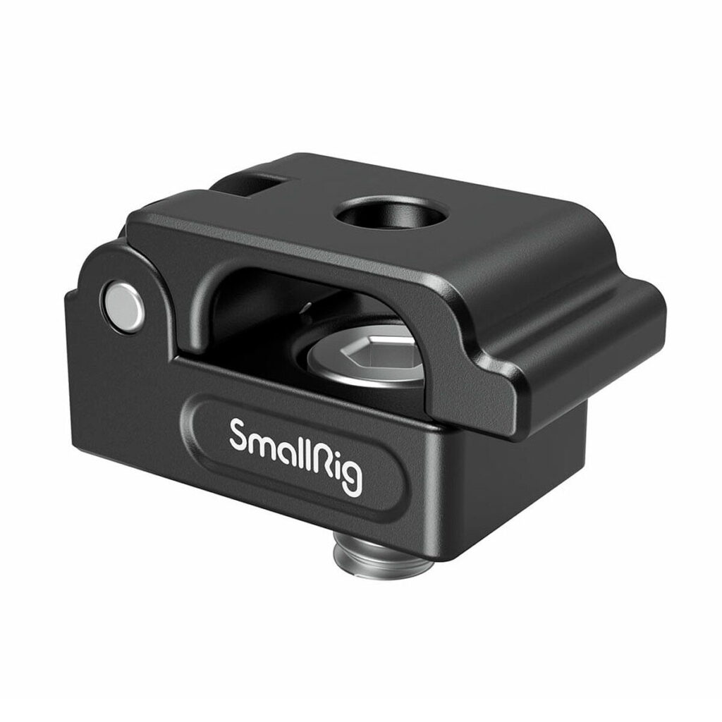 SmallRig_2418_Universal_Spring_Cable_Clamp_2_kpl_001 SmallRig 2418 Universal Spring Cable Clamp (2 kpl) on musta metallinen lisävaruste, jossa on puristinmuotoilu, SmallRig-logo, kierteitetty yläreikä ja perusruuvimekanismi turvallista kiinnitystä varten.