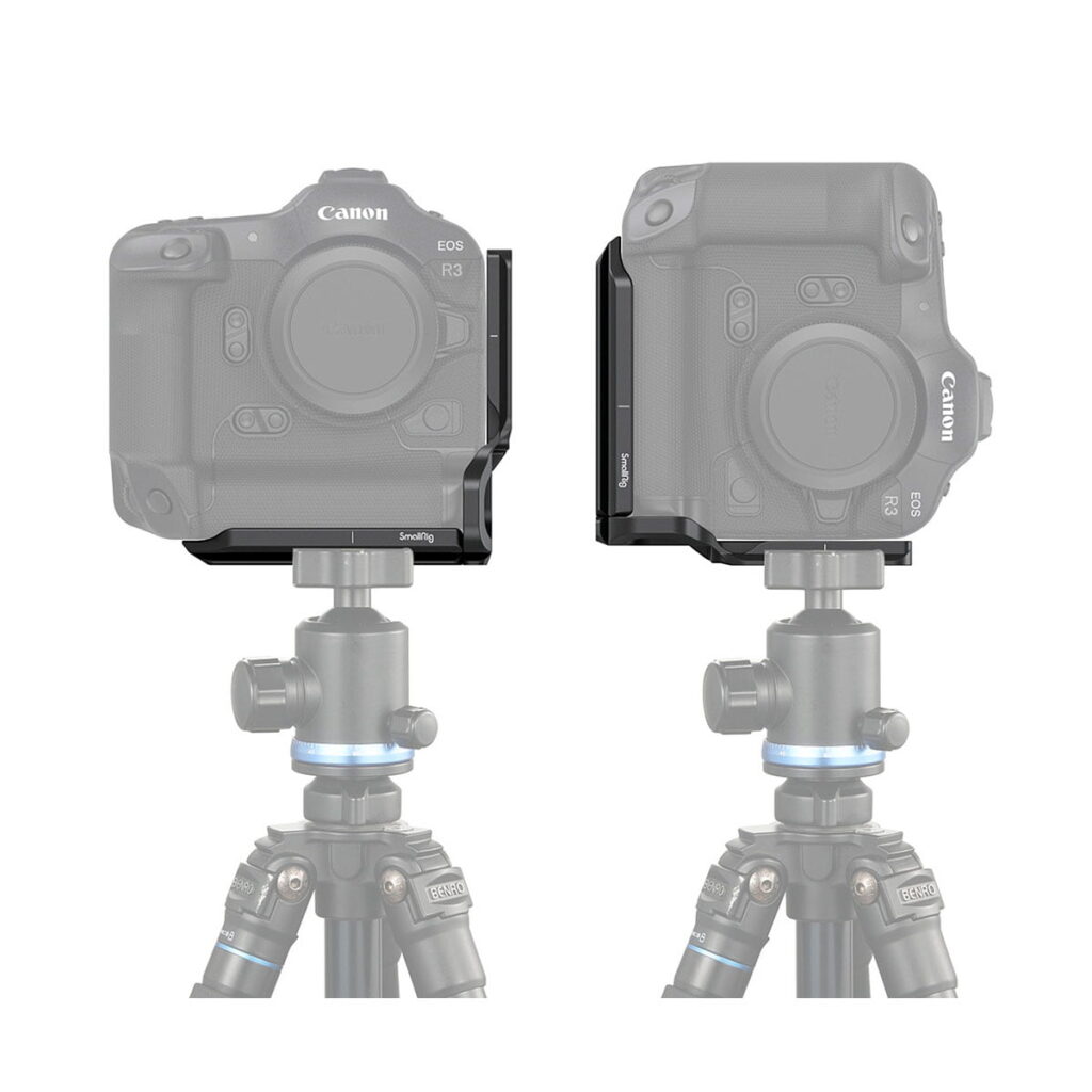 SmallRig_3628_L-Bracket_for_Canon_EOS_R3_3628_005 Kaksi Canon EOS R3 -kameraa kiinnitettynä jalustoille SmallRig 3628 L-telineillä, kuvattu takaa ja sivulta. Kamerat ja jalustat ovat puoliksi läpinäkyviä, jotta mustan SmallRig 3628 L-telineen sijainti ja muotoilu tulevat esiin.