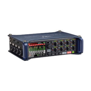 Zoom_F8n_8-Input_10-Track_Multitrack_Field_Recorder_001 Zoom F8n 8-tulo / 10-raitainen moniraitainen kenttätallennin on kuvattu vinossa, jotta sen etupaneeli, sivusyöttöliitännät, useat säätimet ja kytkimet tulevat näkyviin.