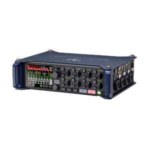 Zoom_F8n_8-Input_10-Track_Multitrack_Field_Recorder_003 Zoom F8n 8-sisääntulon / 10 raidan moniraitainen kenttätallennin sisältää useita etupaneelin säätimiä, painikkeita ja tuloliitäntöjä, digitaalisen näytön äänitasoille ja asetuksille sekä kestävän sinisen ja mustan kotelon.