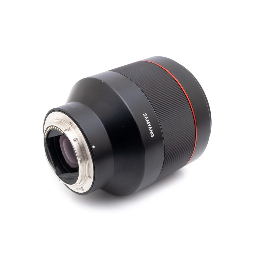 samyang_85-3 Samyang AF 85mm f/1.4 Sony FE (sis.ALV24%) - Käytetty