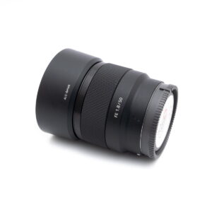 sony_50 Sony FE 50mm f/1.8 (sis.ALV24%) - Käytetty
