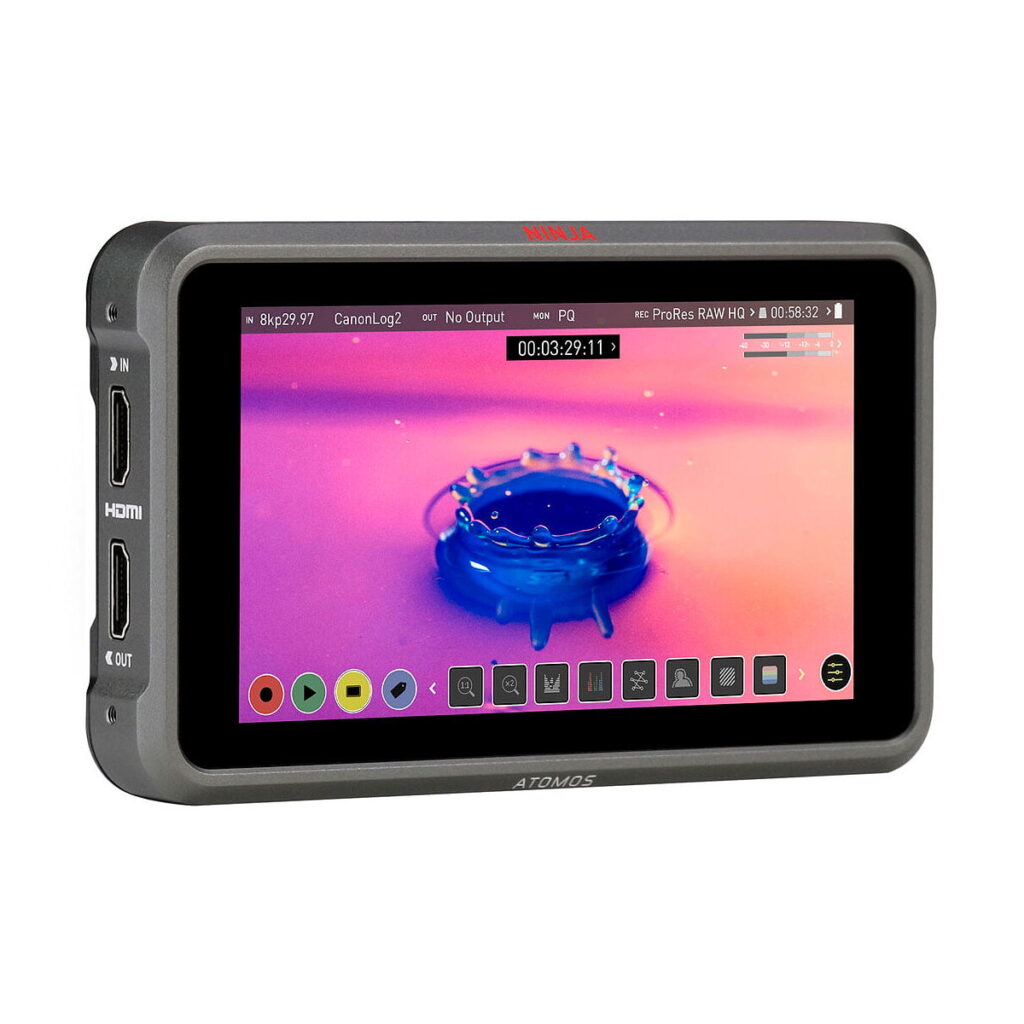Atomos_Ninja_V_Plus_003 Atomos Ninja V+ 5,2" HDMI ulkoinen tallennin on harmaalla kehyksellä ja näyttää korkearesoluutioisen sinisen nestemäisen räiskinnän vaaleanpunaisella taustalla, ja näytöllä on erilaisia säätimiä ja HDMI-portit näkyvät sivulla.