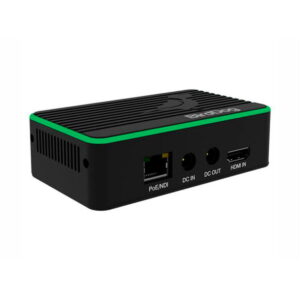 BirdDog_Flex_4K_HDMI_In_to_Full_NDI_Encoder_001 BirdDog Flex 4K HDMI In to Full NDI Encoder on kompakti musta laite, jossa on vihreä raita, kylkikuvioitu yläosa, logo ja sivuportit, joissa on merkinnät PoE/NDI, DC IN, DC OUT ja HDMI IN.
