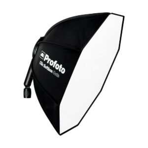 Profoto_Click_Softbox_Octa_002 Profoto Click Softbox Octa mustalla, valkoisella diffuusoripinnalla varustettu Profoto Click Softbox Octa, joka on suunniteltu valokuvauksen valaistukseen, näkyy eristettynä valkoisella taustalla.