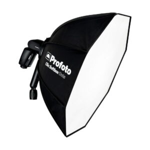 Profoto_Click_Softbox_Octa_004 Profoto Click Softbox Octa on musta studiovalonmuokkain, jossa on valkoinen diffuusoripaneeli, joka on suunniteltu tasaisesti pehmentämään ja levittämään valoa valokuvaukseen tai videokuvaukseen.