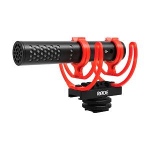 Rode VideoMic Go II Helix on musta haulikkomikrofoni, jossa on rungon rei'itys, näkyvä virtapainike ja punainen Helix-iskukiinnike, joka on kiinnitetty mustaan jalustaan kameran tai jalustan kiinnitystä varten.