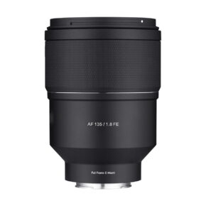Samyang_AF_135mm_F_1_8_Sony-FE_001 The Samyang AF 135mm F/1.8 - Sony FE lens appears upright against a white background, with a textured focus ring and a smooth black body marked "AF 135/1.8 FE" and "Full Frame E-Mount".
