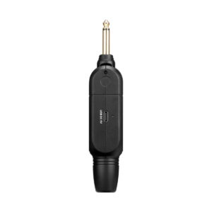 Saramonic Blink 800 B3 on musta 5,8 GHz:n langaton 5,8 GHz:n äänilähetin, jossa on kultainen 6,35 mm:n pistoke, pystysuorassa valkoista taustaa vasten. Sen rungossa on USB-C-latausportti ja virran merkkivalo.