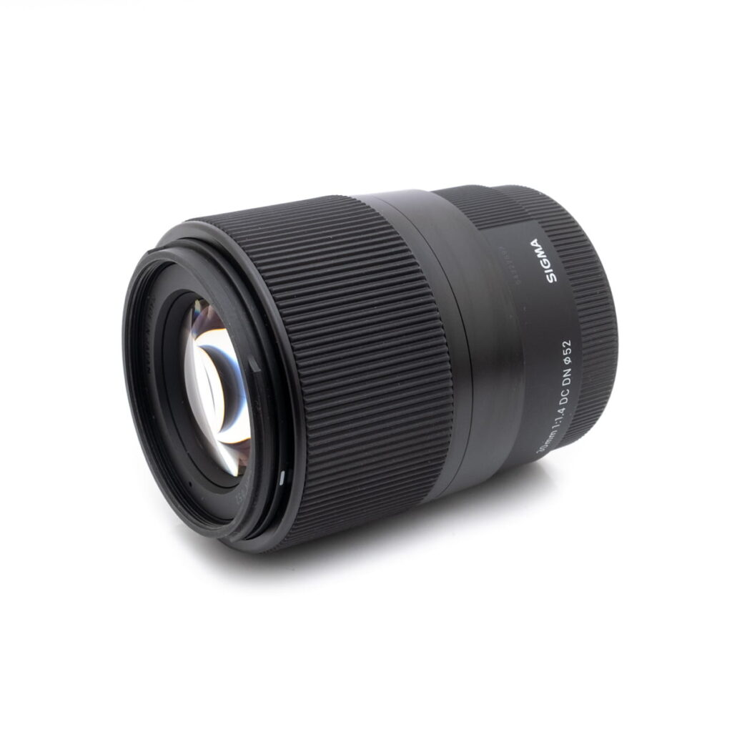 sigma_30-2 Sigma 30mm f/1.4 DC DN C Sony E - Käytetty