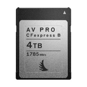 Angelbird_AV_PRO_MK2_Type_B_CFexpress_4TB_001 ANGELBIRD AV PRO MK2 Type B CFexpress 4TB -kortti, jonka nopeus on 1785 MB/s, on kuvassa hopeanvärinen, ja siinä on musta kulma ja pieni logo alareunassa.