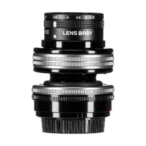 Lensbaby_Composer_Pro_II_Sweet_80-Sony_E_002 Lensbaby Composer Pro II + Sweet 80 Sony E:lle, mustaa ja hopeaa, jossa on aukkomerkinnät ja kaksi harjattua säätörengasta, näkyy pystysuorassa valkoista taustaa vasten.