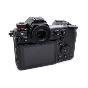 Panasonic Lumix DC-S1 (SC 400, Kunto K5, Takuuta 18kk) – Käytetty Käytetyt kamerat 2