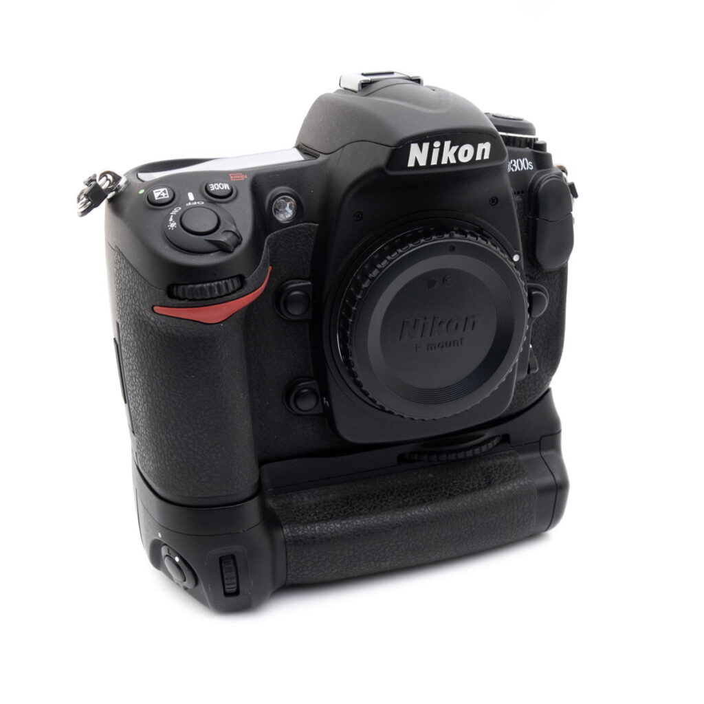 nikon_d300s Nikon D300s + akkukahva (SC 2100) - Käytetty
