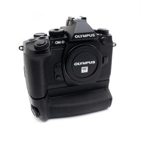 Olympus E-M1 + HLD-7 (SC 118500) – Käytetty Käytetyt kamerat 2