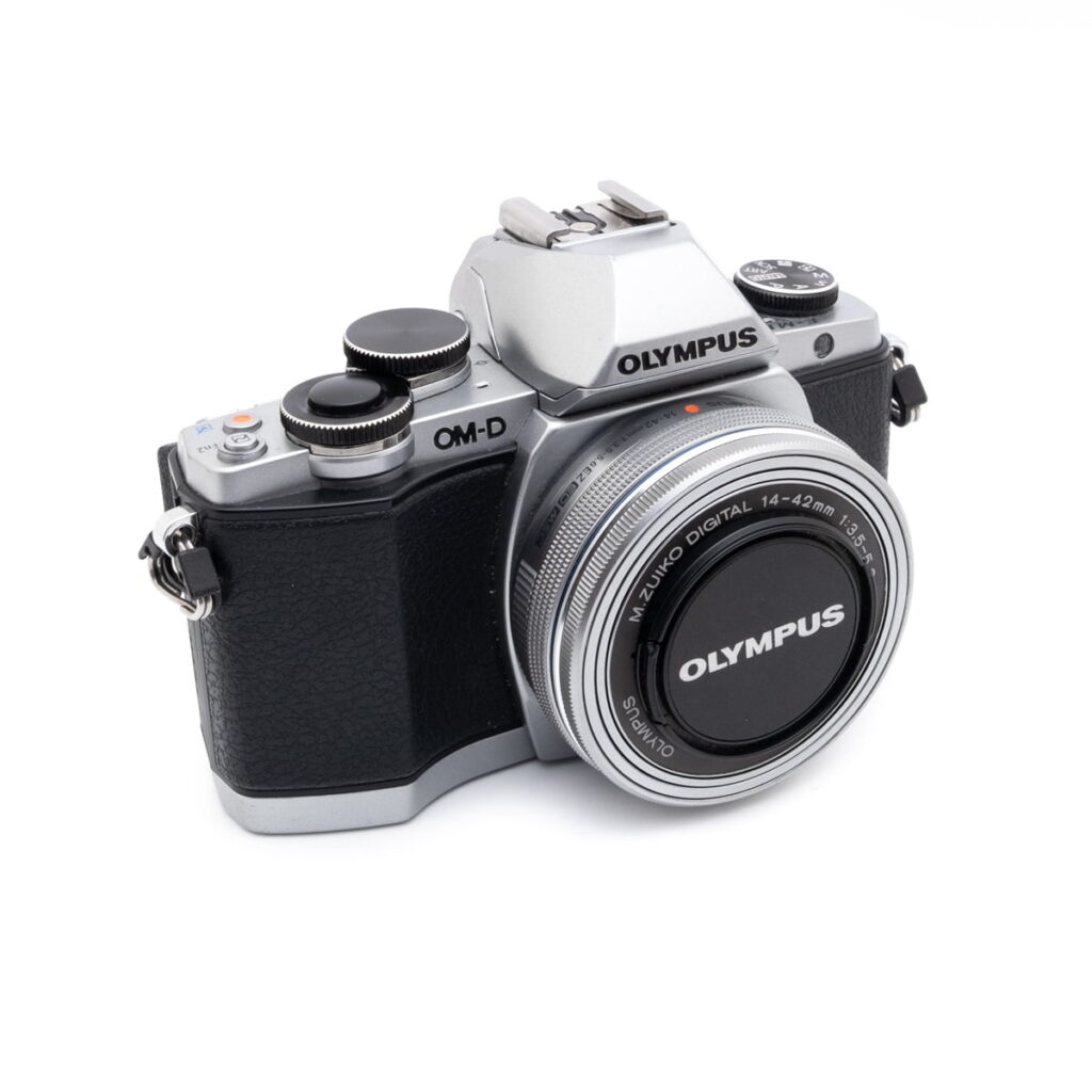 olympus_em10 Olympus OM-D E-M10 + 14-42mm (SC 4100, sis.ALV24%) - Käytetty