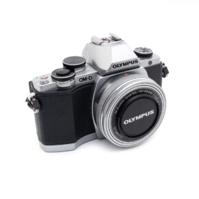 Olympus OM-D E-M10 + 14-42mm (SC 4100, sis.ALV24%) - Käytetty