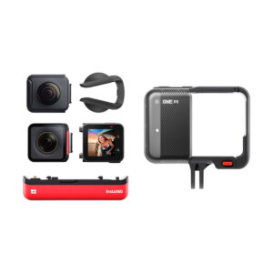 Insta360_One_RS_Twin_005 Modulaarisessa Insta360 One RS Twin Edition -toimintakamerapaketissa on irrotettava objektiivi, kosketusnäyttö, akkuyksikkö, kiinnityskehys ja lisävarusteet, jotka on järjestetty siististi valkoista taustaa vasten.