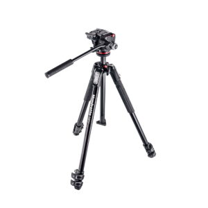 Manfrotto_MT190XPRO3_3-os_Alumiini_kolmijalka_Videopäällä_001 Musta Manfrotto MT190XPRO3 3-os -kolmijalka, jossa on kolme säädettävää jalkaa, kallistuspää ja kahva helppoa liikuttelua varten, valkoista taustaa vasten.