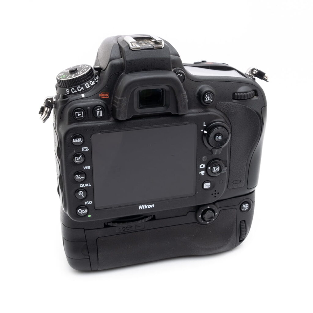nikon_d610-3 Nikon D610 + akkukahva (SC 45500) - Käytetty