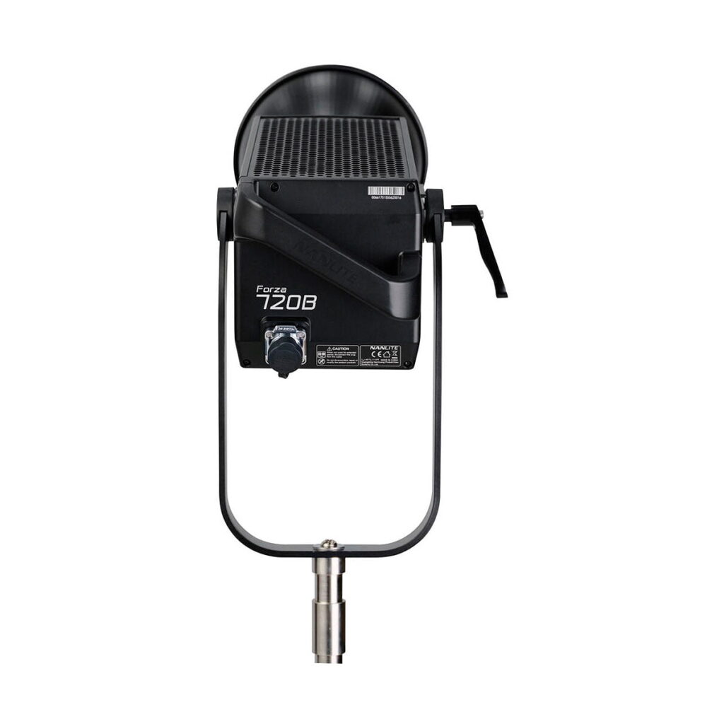NANLITE_Forza_720B_Bi-Color_LED_Spotlight_006 NANLITE Forza 720B Bi-Color LED Monolight näkyy takaa, ja siinä on säätönuppi, tuuletusritilä ja U-muotoinen kiinnike, jonka alaosassa on hopeinen liitin.