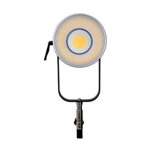 NANLITE_Forza_720_LED_Spotlight_008 NANLITE Forza 720 LED Monolight -valaisimessa on hopeisella heijastimella ja keltaisella keskellä varustettu pyöreä LED, joka on asennettu mustaan U-muotoiseen jalustaan, jossa on hopeinen säätönuppi, valkoista taustaa vasten.